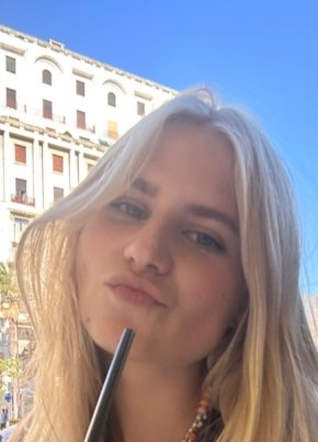 Алина из Астрахани 24 года