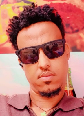 Nahom из Nairobi 33 года