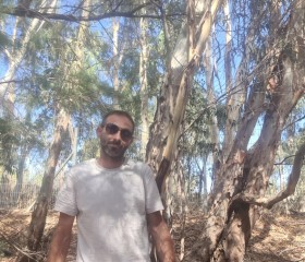 Poy, 31, Haifa