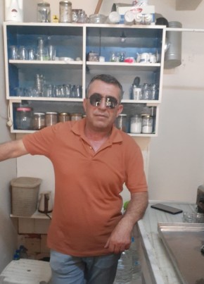 Yılmaz, 54, Türkiye Cumhuriyeti, İzmir