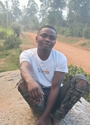 Noah из Nairobi 19 лет
