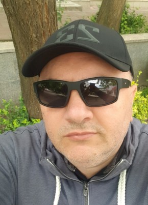 Mihai Popescu из Iași 51 год