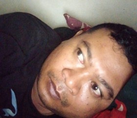 Manggolo, 25, Surakarta