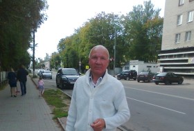 Viktor, 59 - Just Me