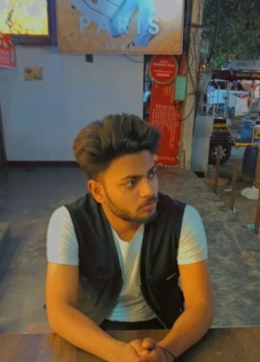 Anmol, 18, India, Amritsar