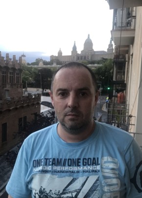 Raulusconi, 47, Estado Español, la Ciudad Condal