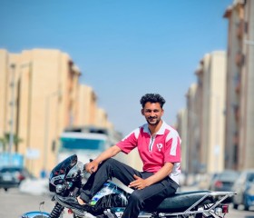 Omar azoz, 28, Cairo