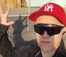 Mikhail, 18, Moscow