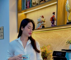 LOan Hana, 40, Ho Chi Minh City