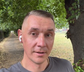 Aleksey, 41, Northampton