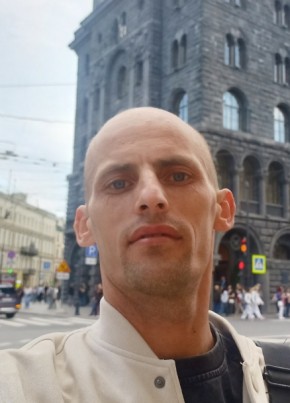 Максим из Саратова 36 лет