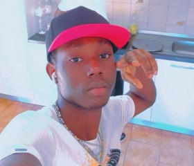 Lamin, 18, Niscemi