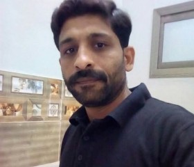 Nomi, 35, Muzaffargarh