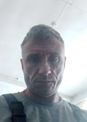 Роман Печенкин из Нытвы 49 лет