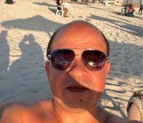 Moustafa, 42, Cairo