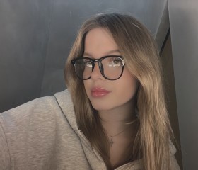 Maria, 21, Toronto