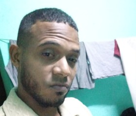 Tui, 25, Port Louis
