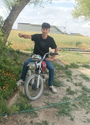 Emirhan из Konya 18 лет