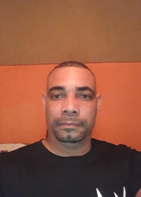 Moreno, 46, República Federativa do Brasil, Taubaté