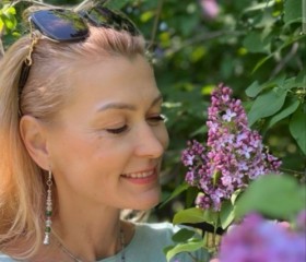 Olga, 51, Ubud