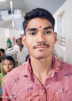 Mukesh Gayakwad, 20, India, Malkāpur
