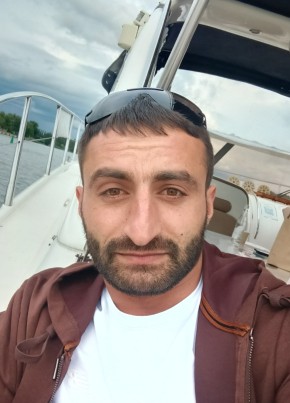Гриша из Донецка 32 года