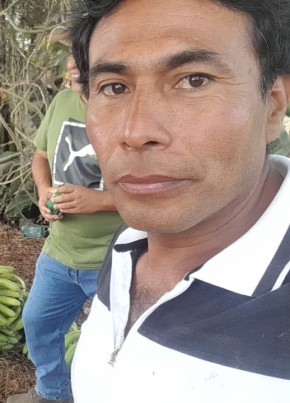 Alberto Paredes, 41, República del Perú, Chimbote