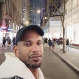 Lui, 44  , Elizabeth