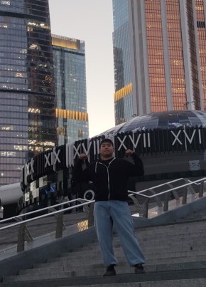 Кирилл из Москвы 18 лет