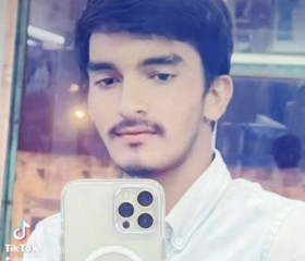 Khan, 18, Muscat