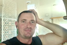 Mikhail, 37 - Just Me