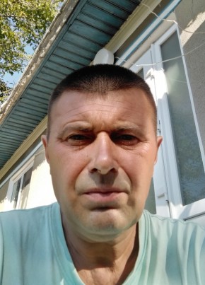 Mihai-Cristinel, 49, Romania, Havârna