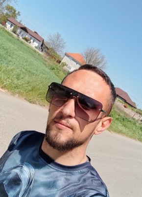 NO NAME, 26, Romania, Bucharest