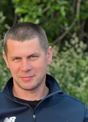 Денис из Москвы 44 года
