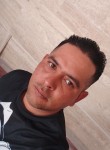 Michel vzla, 39  , Mexico City