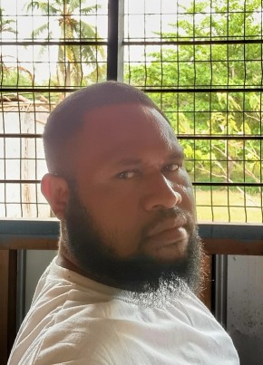 Peter Molupak из Port Moresby 40 лет