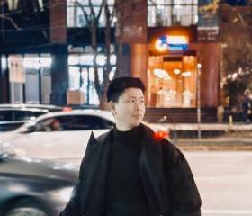 王Wang, 36, Wuhan