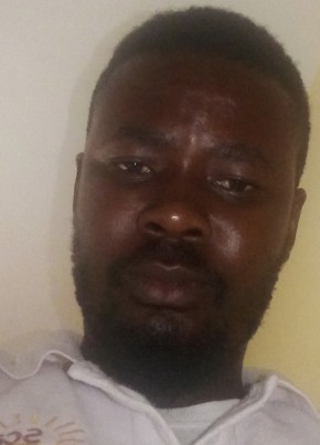 Zakie, 31, Sierra Leone, Freetown