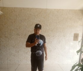 Carlos Eduardo, 21, Merida