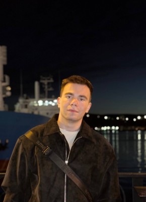 Максим из Мурманска 20 лет