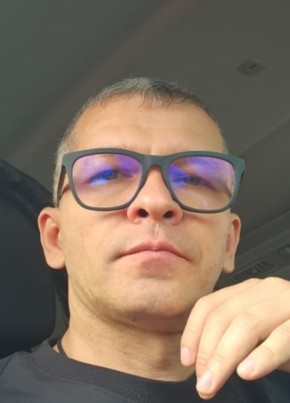 Дмитрий Иванов из Барнаула 44 года