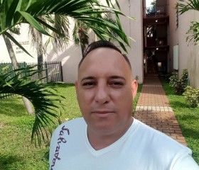 Roberto, 46, Hialeah