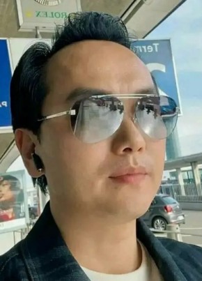 Qian Yingjie из Астаны 44 года