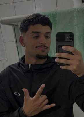 Everton Oliveira из Brasília 18 лет