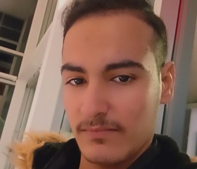 Ali, 21, Kingston