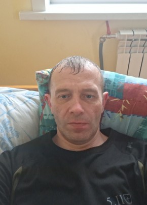 Денис из Смирныха 42 года