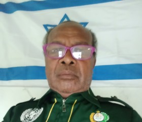 TItus, 20, Jayapura