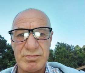 Axmed, 55, Novi Sad