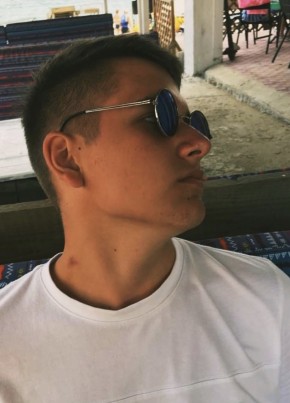 Денис из Рязани 22 года