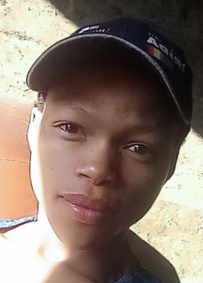 Fottie, 18, iRiphabhuliki yase Ningizimu Afrika, Queenstown
